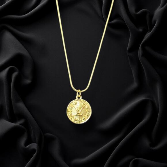 Gold Louis Vuitton Medallion Zipper Pull Charm Free 18in Gold Plated Chain - Picture 2 of 4